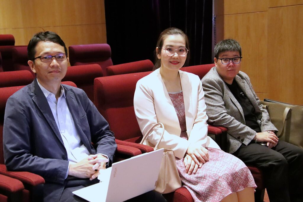 Curriculum Leadership in the 21st School Environment: Issues and Challenges from a Global Perspective