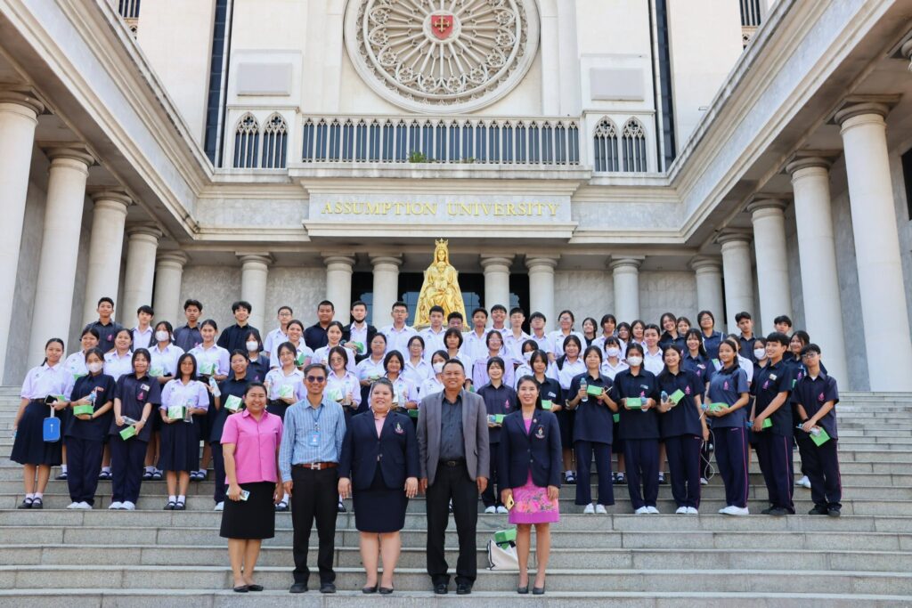 High School Students from Nawamintharachinuthit Triamudomsuksapattanakarn School joining a PRE-DEGREE program special session at Assumption University.